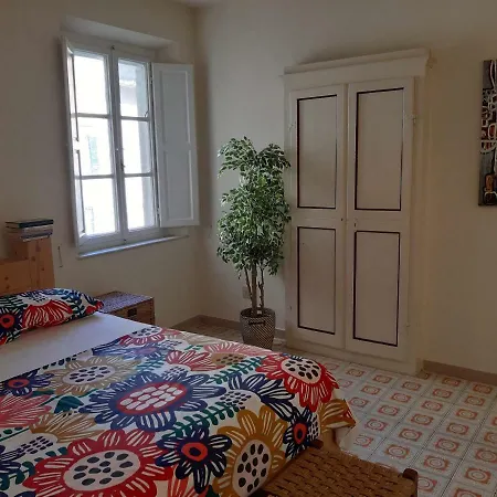 Francesca House * Pise